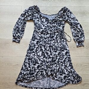 Elegant Black and White Long Sleeve Dress